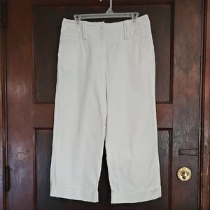 EUC Larry Levine White Capris - Size 8